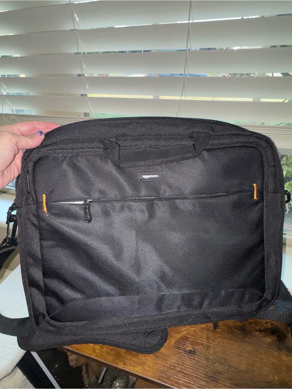 Amazon Basics 17.3-Inch Laptop Shoulder Bag Briefcase Carrying Case Black